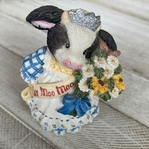 Cow in Beauty Contest Figurine- Excellent condition